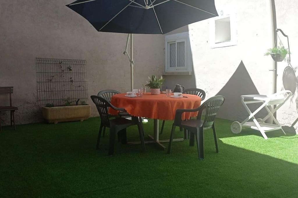 Le Gite De Flavie Montpeyroux  Esterno foto